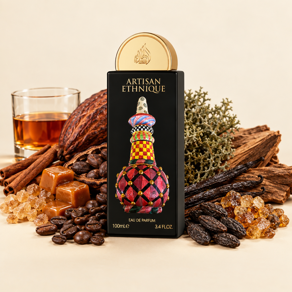 Artisan Ethnique perfume with rum, cinnamon, sugar, caramel, cacao, coffee, oakmoss, vanilla, tonka and labdanum representations behind the bottle